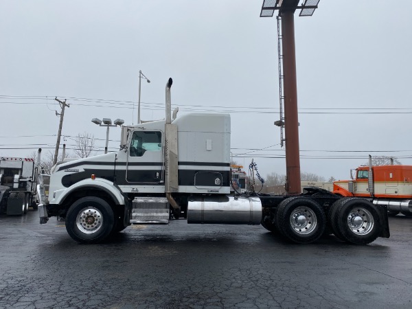 Used 2007 Kenworth T800 Sleeper for sale Sold at Chicago Motor Cars in West Chicago IL 60185 4