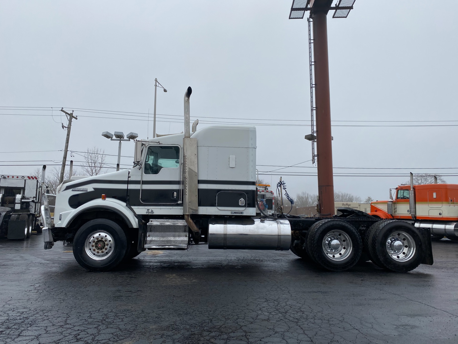 Used-2007-Kenworth-T800-Sleeper