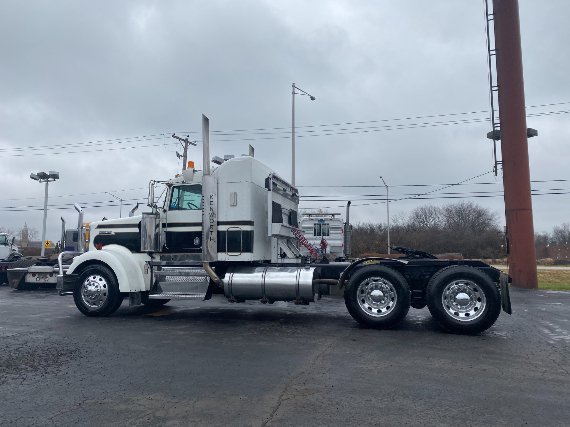 Used-1999-Kenworth-W900B-Sleeper