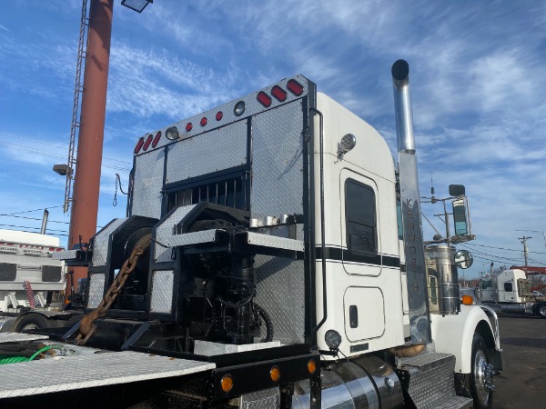 Used-2012-Kenworth-W900-Sleeper-Winch-Tractor