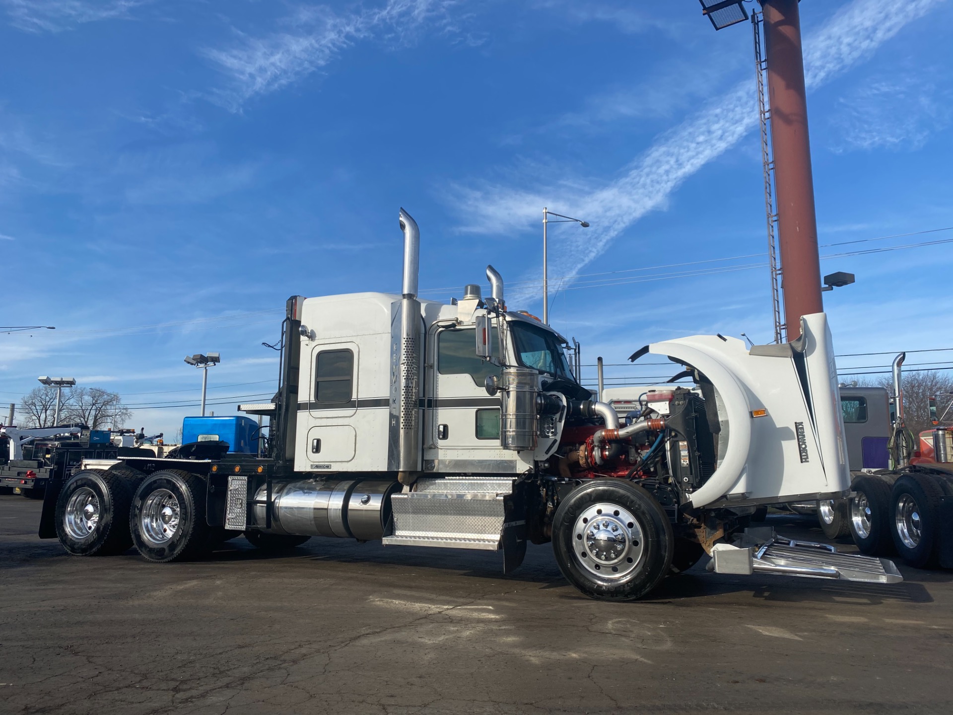 Used-2012-Kenworth-W900-Sleeper-Winch-Tractor