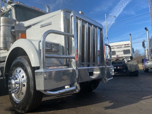 Used-2012-Kenworth-W900-Sleeper-Winch-Tractor