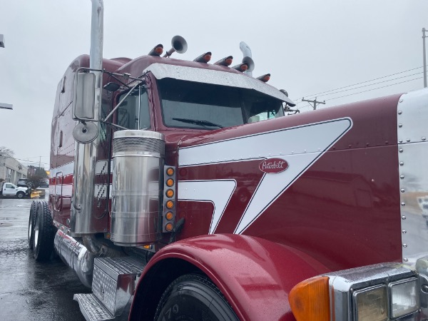 Used-2000-Peterbilt-379-Sleeper