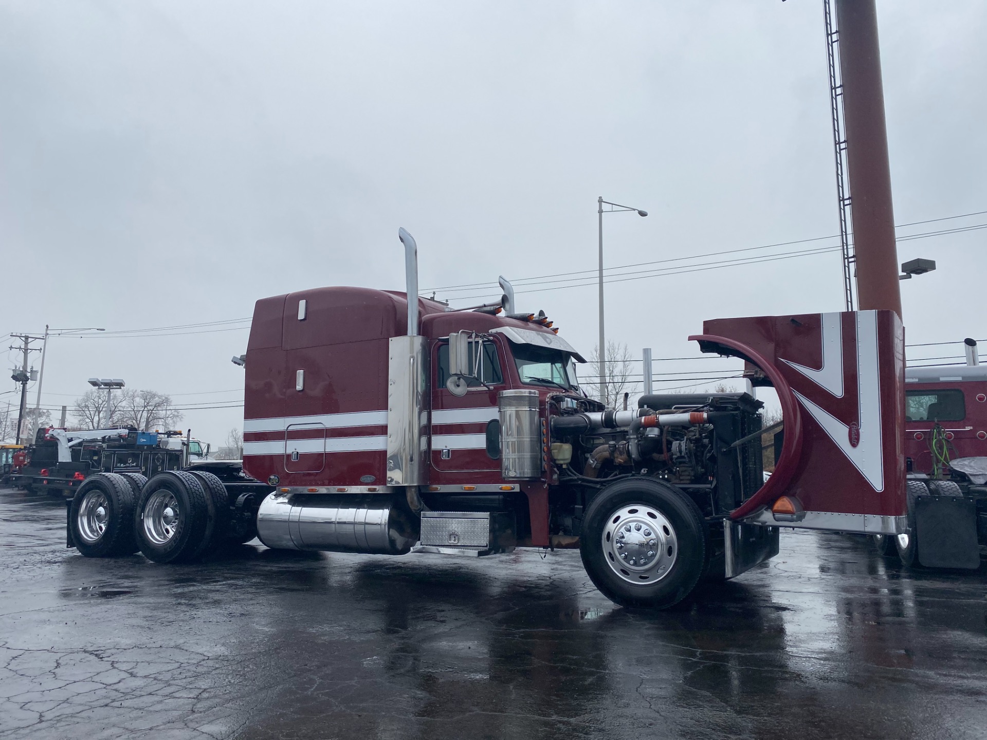 Used-2000-Peterbilt-379-Sleeper