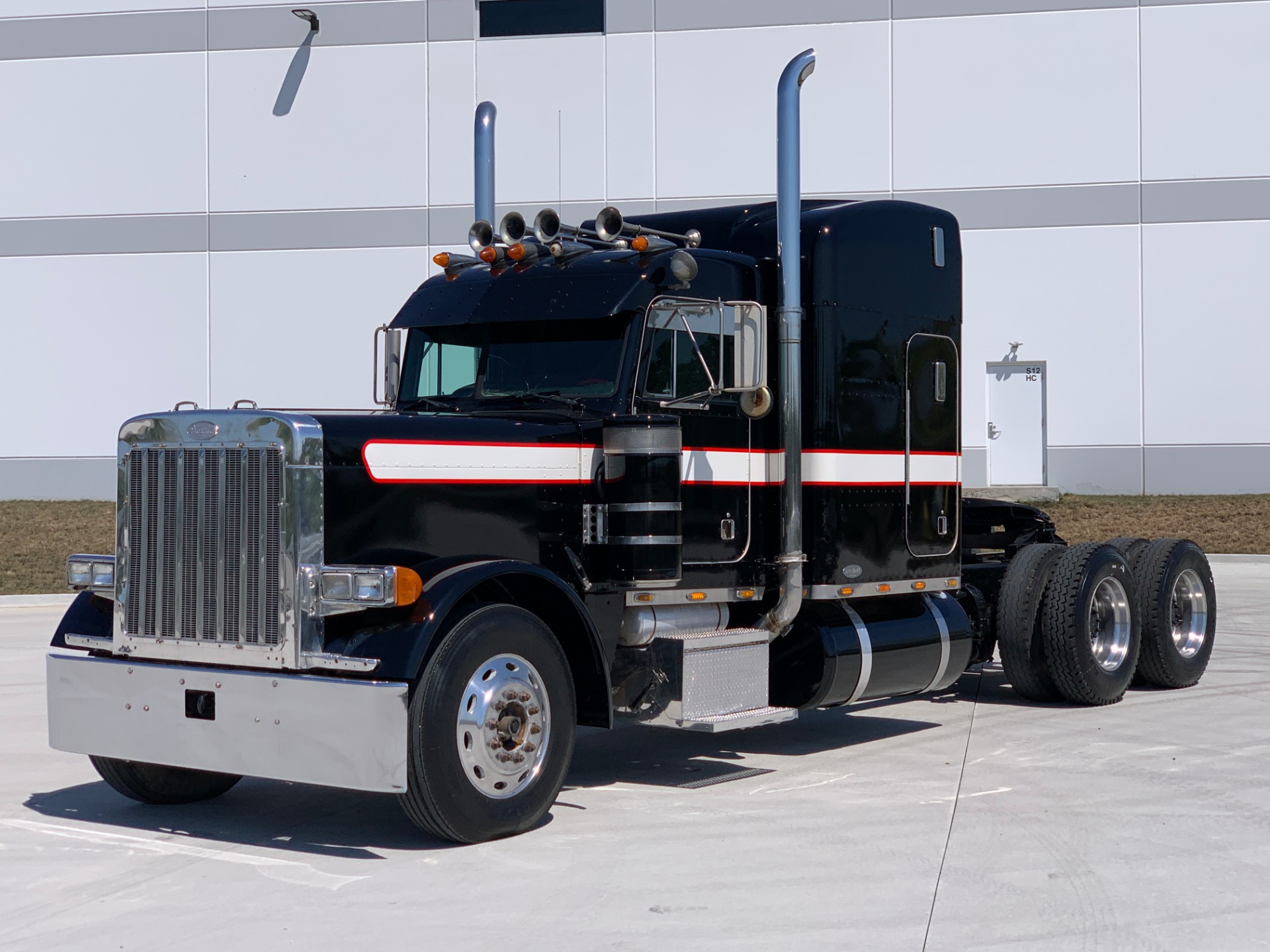 Used-1998-Peterbilt-379-Sleeper---CAT-3406---550-HP---SUPER-CLEAN