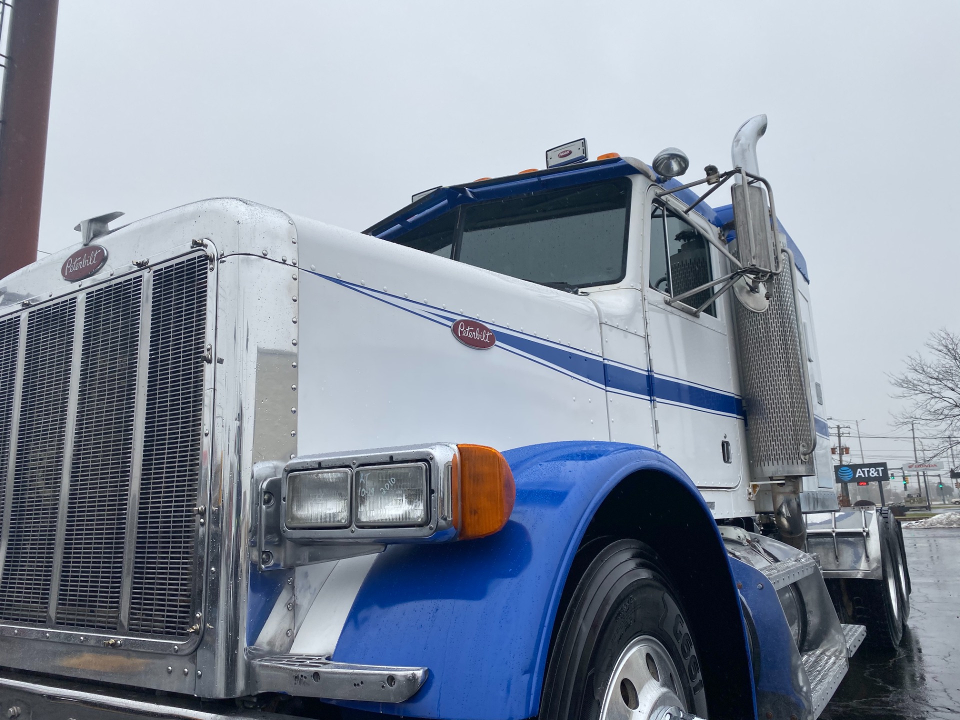 Used-2004-Peterbilt-379-Sleeper