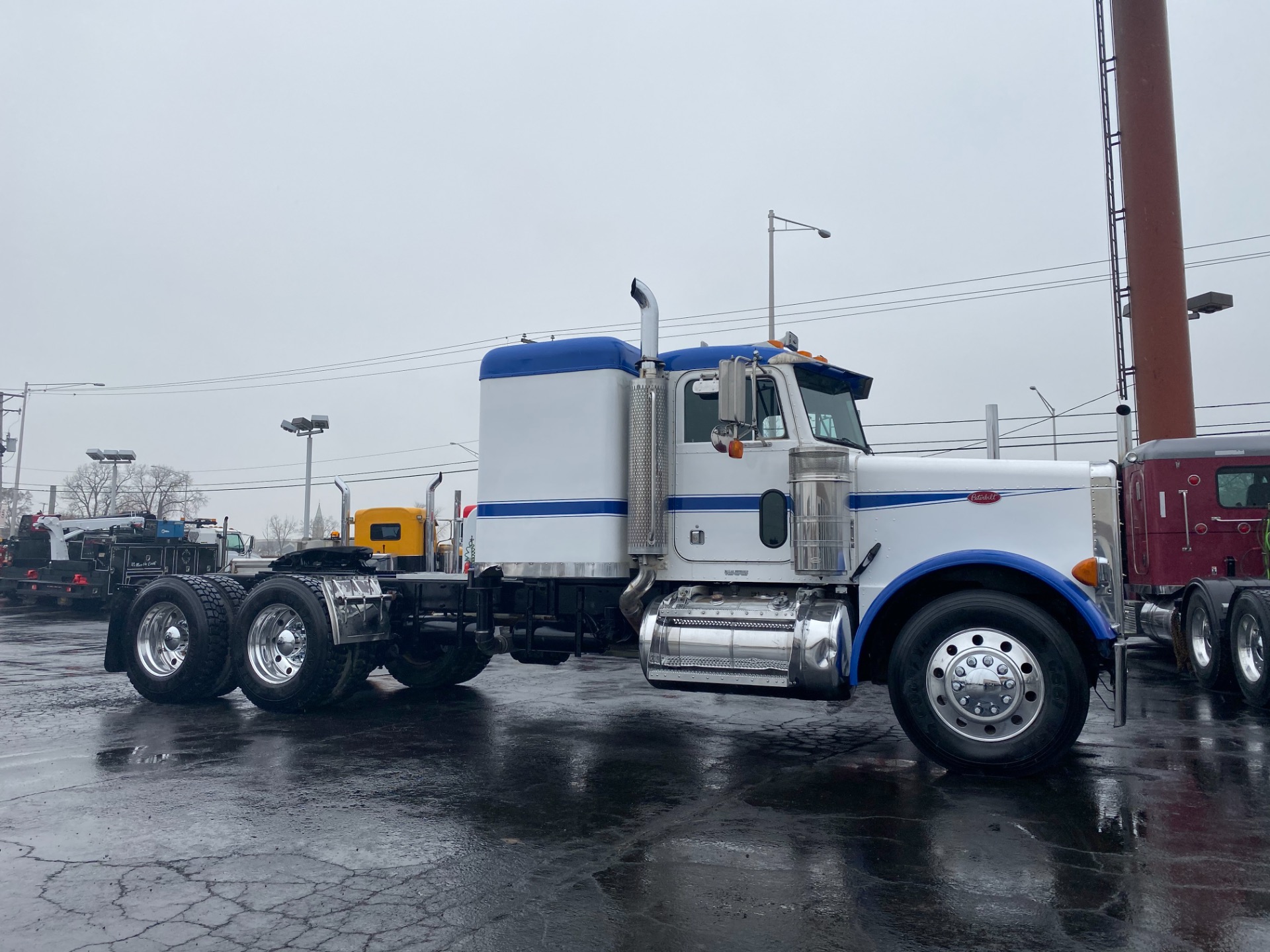 Used-2004-Peterbilt-379-Sleeper