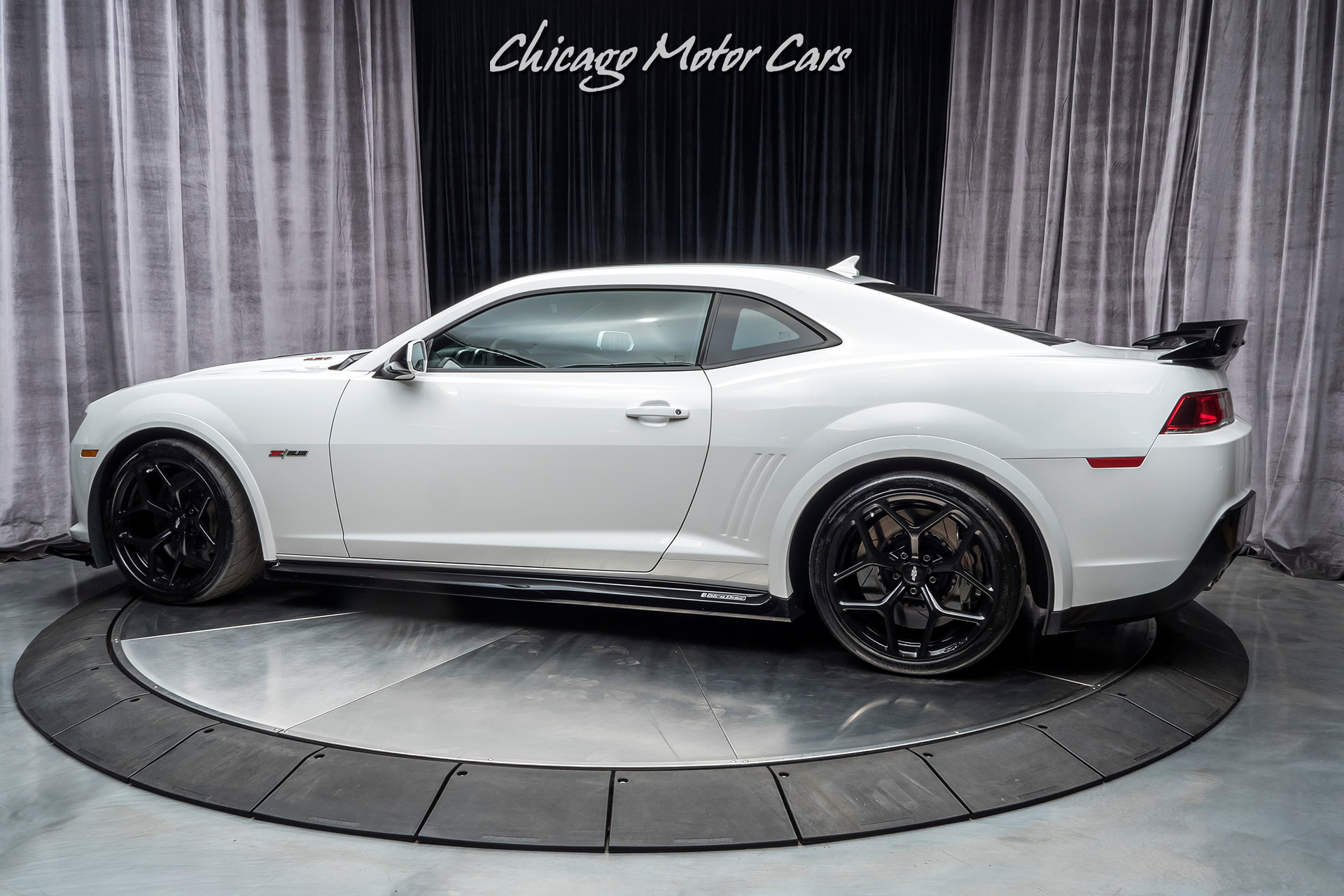 Used-2014-Chevrolet-Camaro-Z28-Air-Conditioning-and-Audio