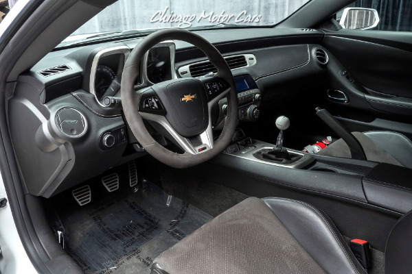 Used-2014-Chevrolet-Camaro-Z28-Air-Conditioning-and-Audio