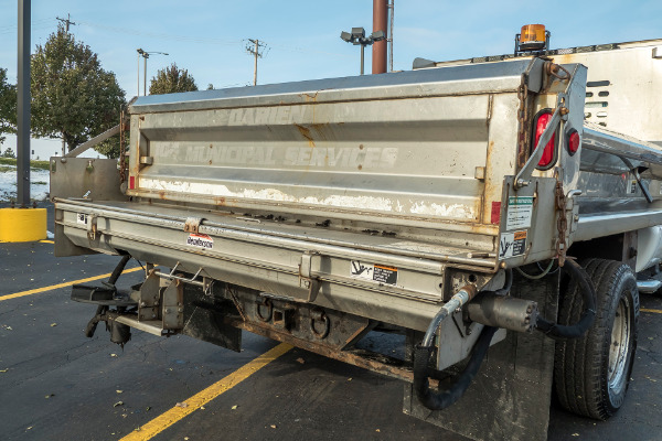 Used-2009-Ford-F-350-XL-Super-Duty-with-Snow-PlowSpreader