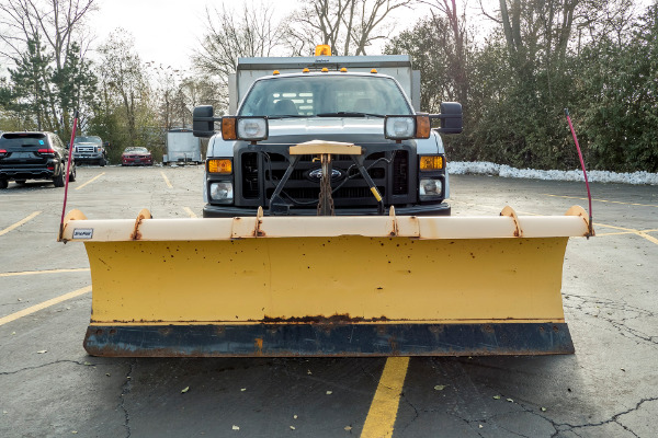 Used-2009-Ford-F-350-XL-Super-Duty-with-Snow-PlowSpreader