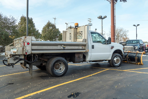 Used-2009-Ford-F-350-XL-Super-Duty-with-Snow-PlowSpreader