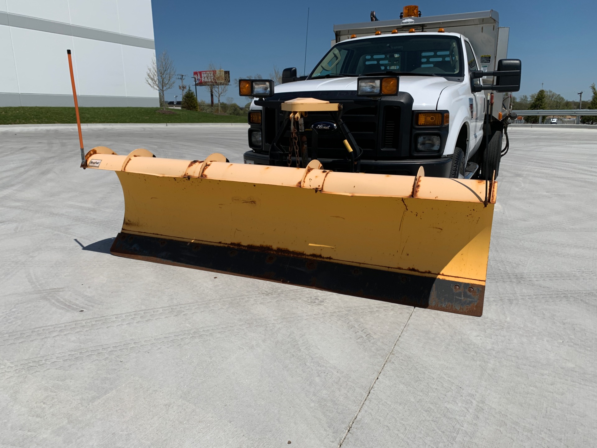 Used-2009-Ford-F-350-XL-Super-Duty-with-Snow-PlowSpreaderCable-Hoist