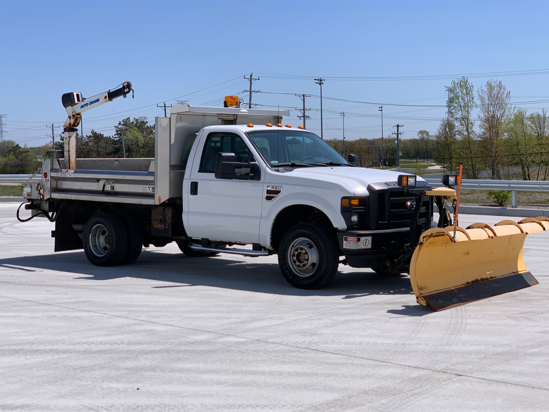 Used-2009-Ford-F-350-XL-Super-Duty-with-Snow-PlowSpreaderCable-Hoist