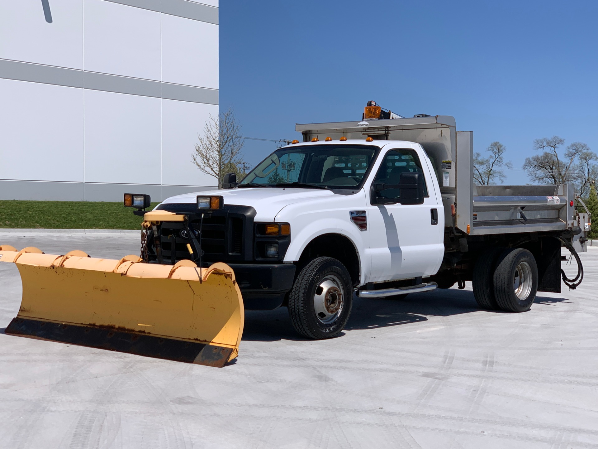 Used-2009-Ford-F-350-XL-Super-Duty-with-Snow-PlowSpreaderCable-Hoist