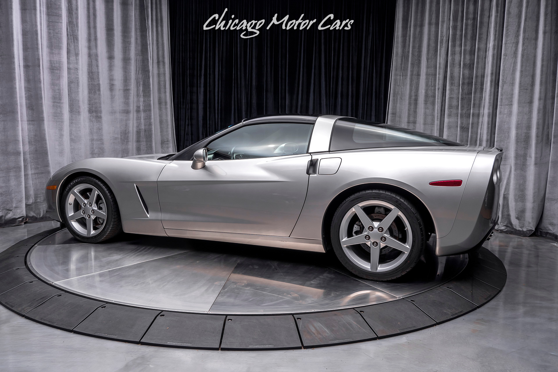 Used-2005-Chevrolet-Corvette-Coupe-Well-Maintained-APPLE-CAR-PLAY-Removable-Roof