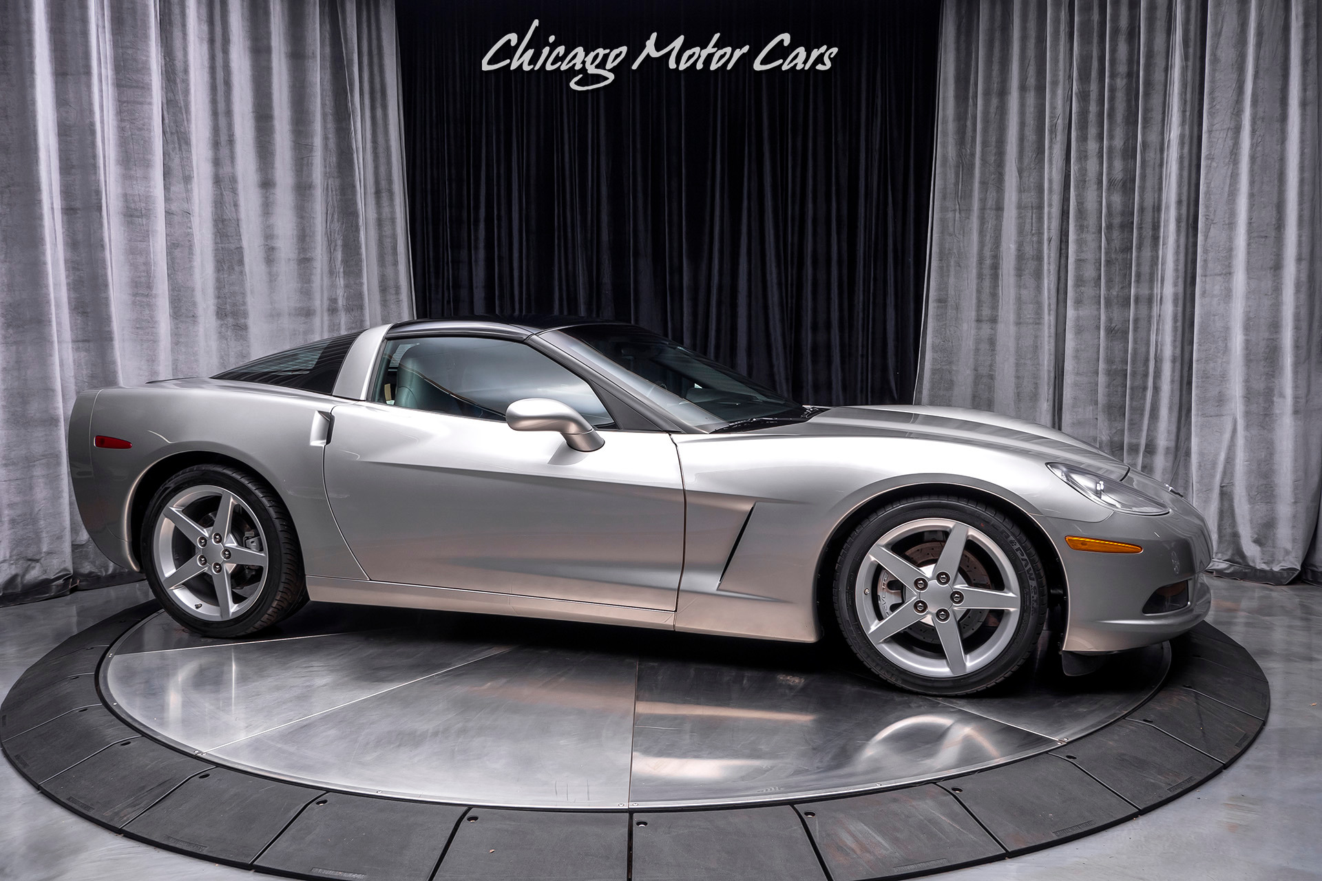 Used-2005-Chevrolet-Corvette-Coupe-Well-Maintained-APPLE-CAR-PLAY-Removable-Roof