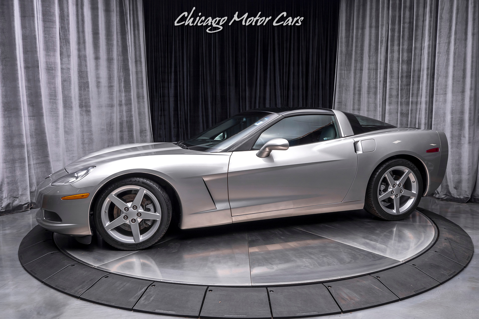 Used-2005-Chevrolet-Corvette-Coupe-Well-Maintained-APPLE-CAR-PLAY-Removable-Roof