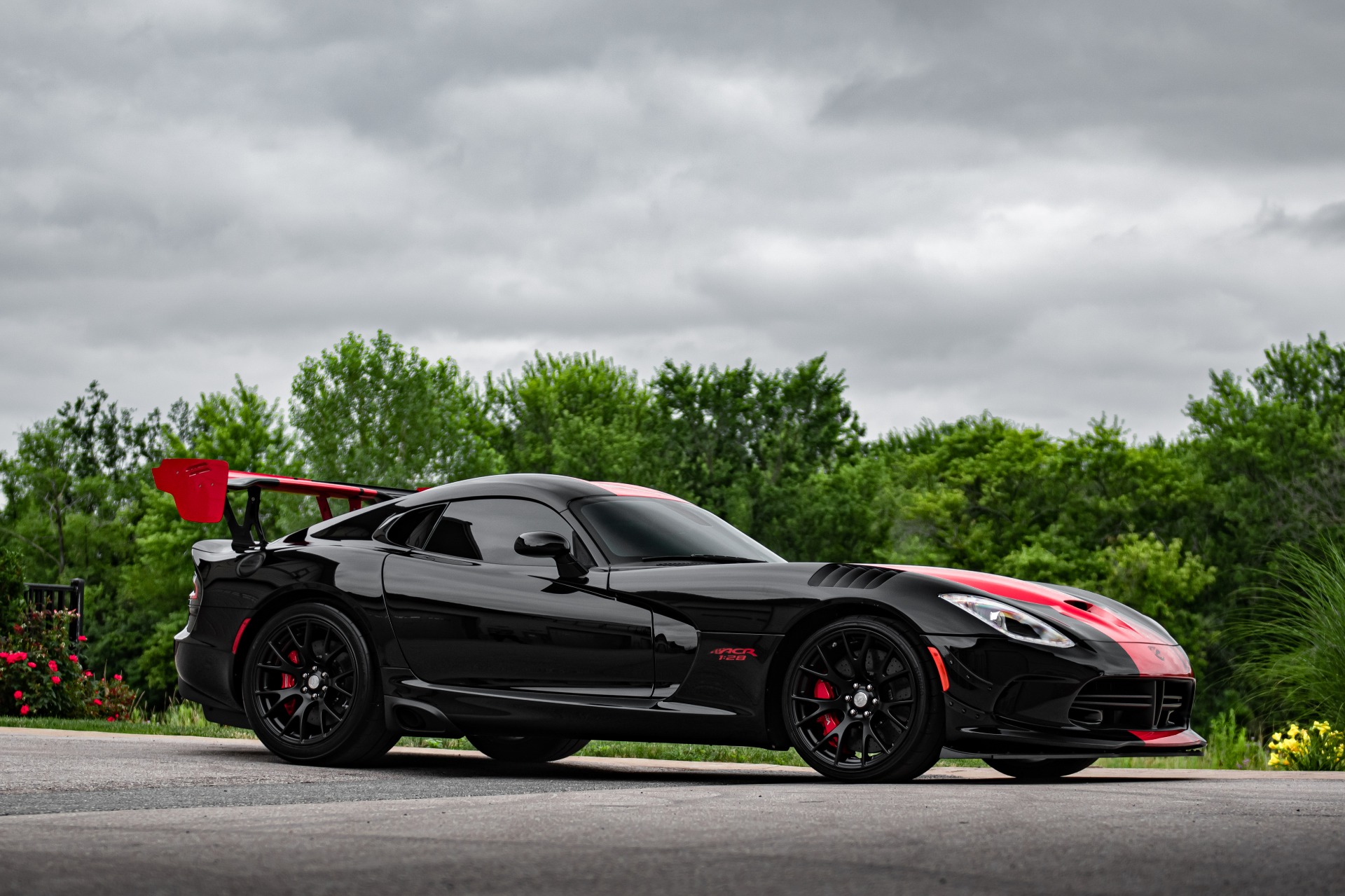 Used-2017-Dodge-Viper-ACR-128-EDITION-289-MILES--EXTREME-AERO-PKG-SIGNED-BY-FACTORY