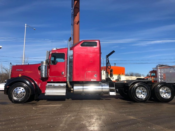 Used 2006 Kenworth W900 Sleeper for sale Sold at Chicago Motor Cars in West Chicago IL 60185 3