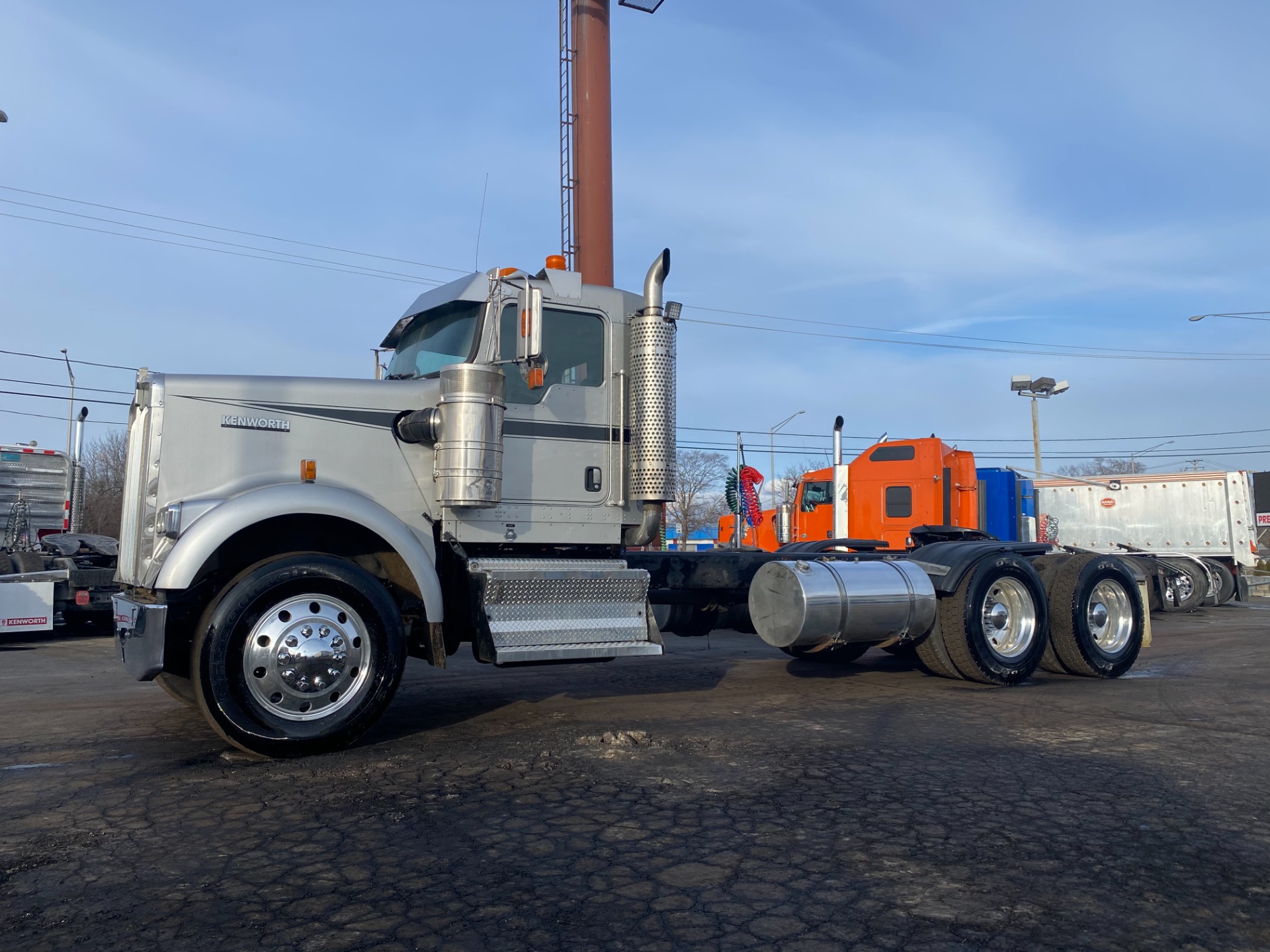 Used-2007-Kenworth-W900