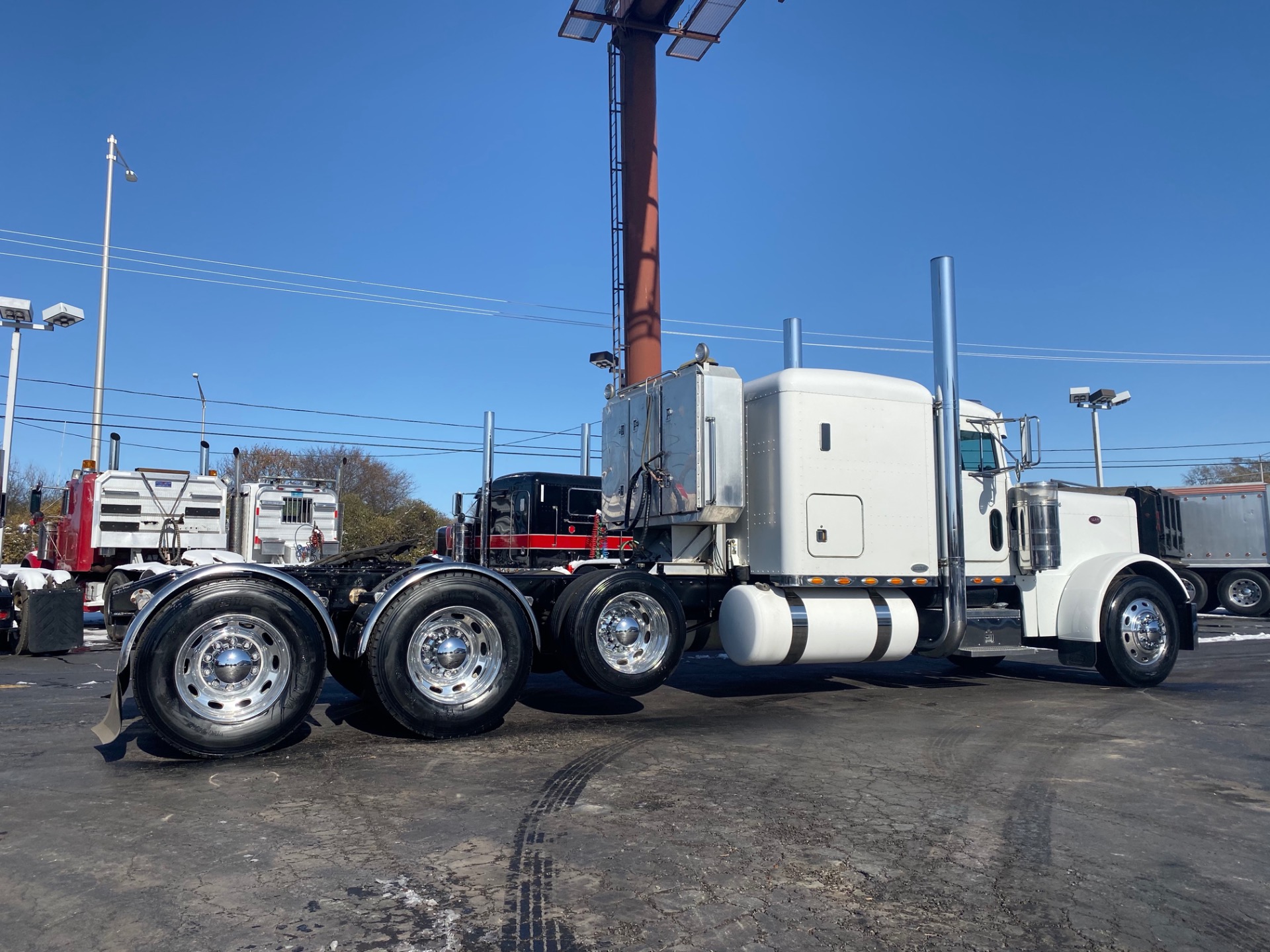 Used-2004-Peterbilt-379EXHD