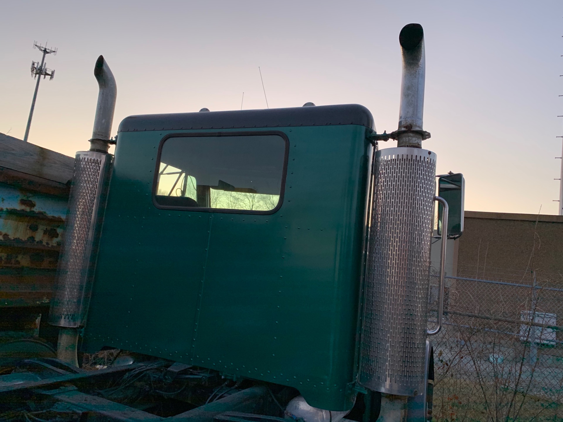 Used-1996-Peterbilt-379