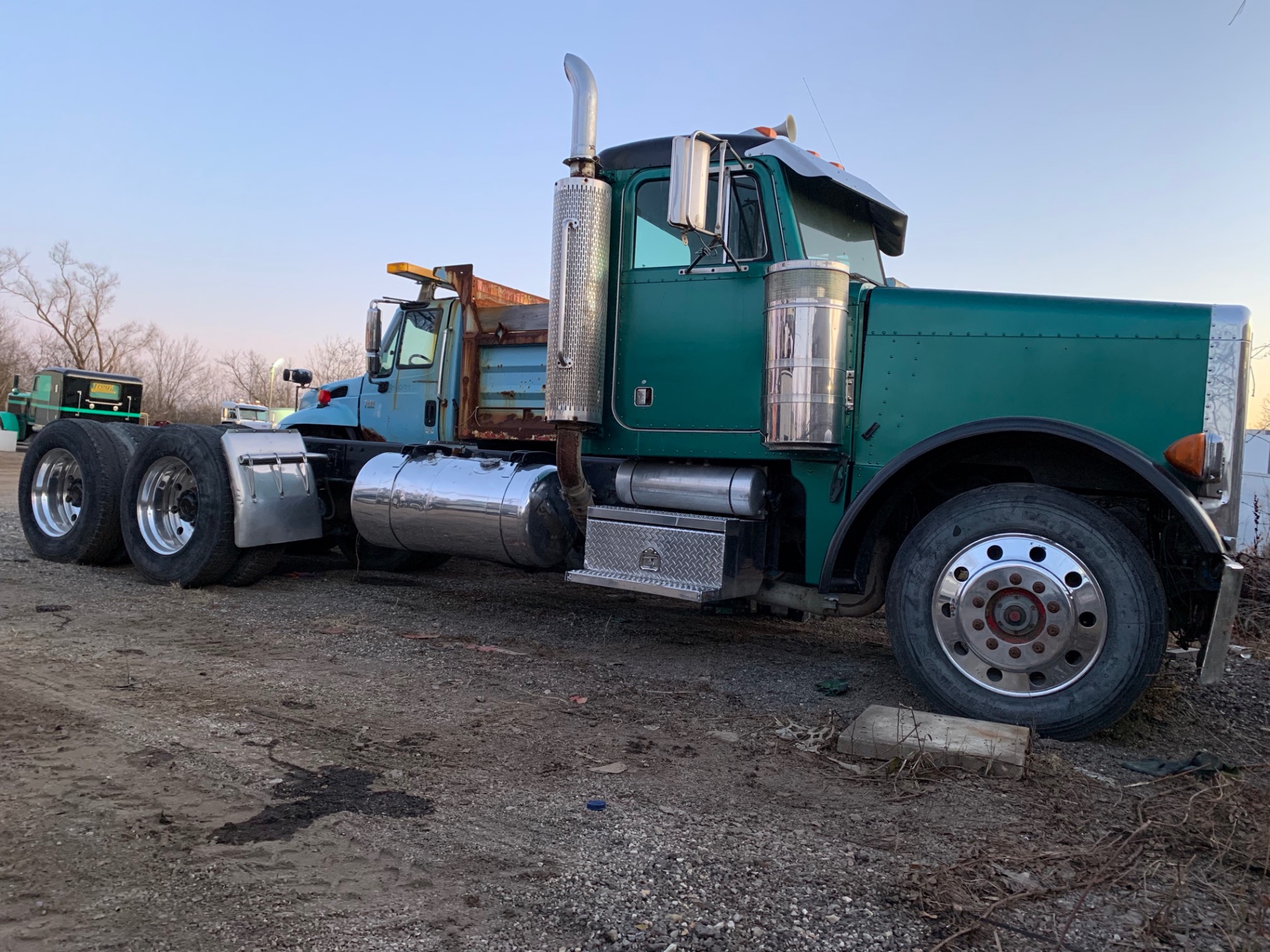 Used-1996-Peterbilt-379