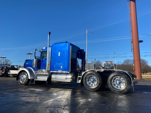 Used 2007 Kenworth W900 Sleeper Truck Tractor for sale Sold at Chicago Motor Cars in West Chicago IL 60185 3