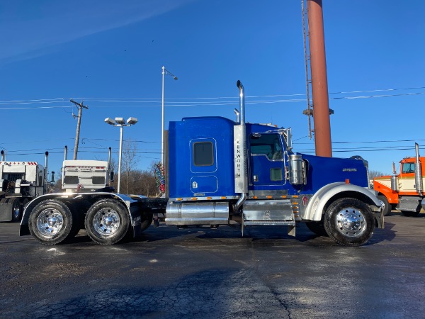 Used 2007 Kenworth W900 Sleeper Truck Tractor for sale Sold at Chicago Motor Cars in West Chicago IL 60185 5