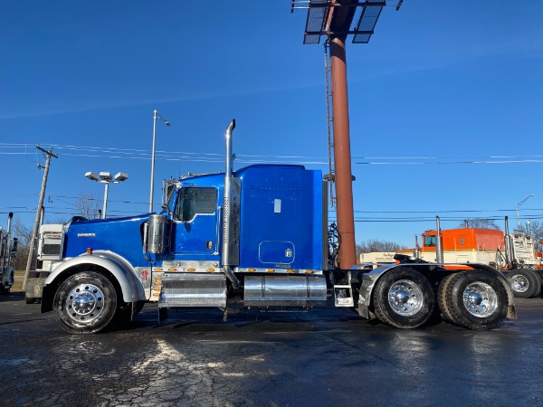 Used 2007 Kenworth W900 Sleeper Truck Tractor for sale Sold at Chicago Motor Cars in West Chicago IL 60185 6