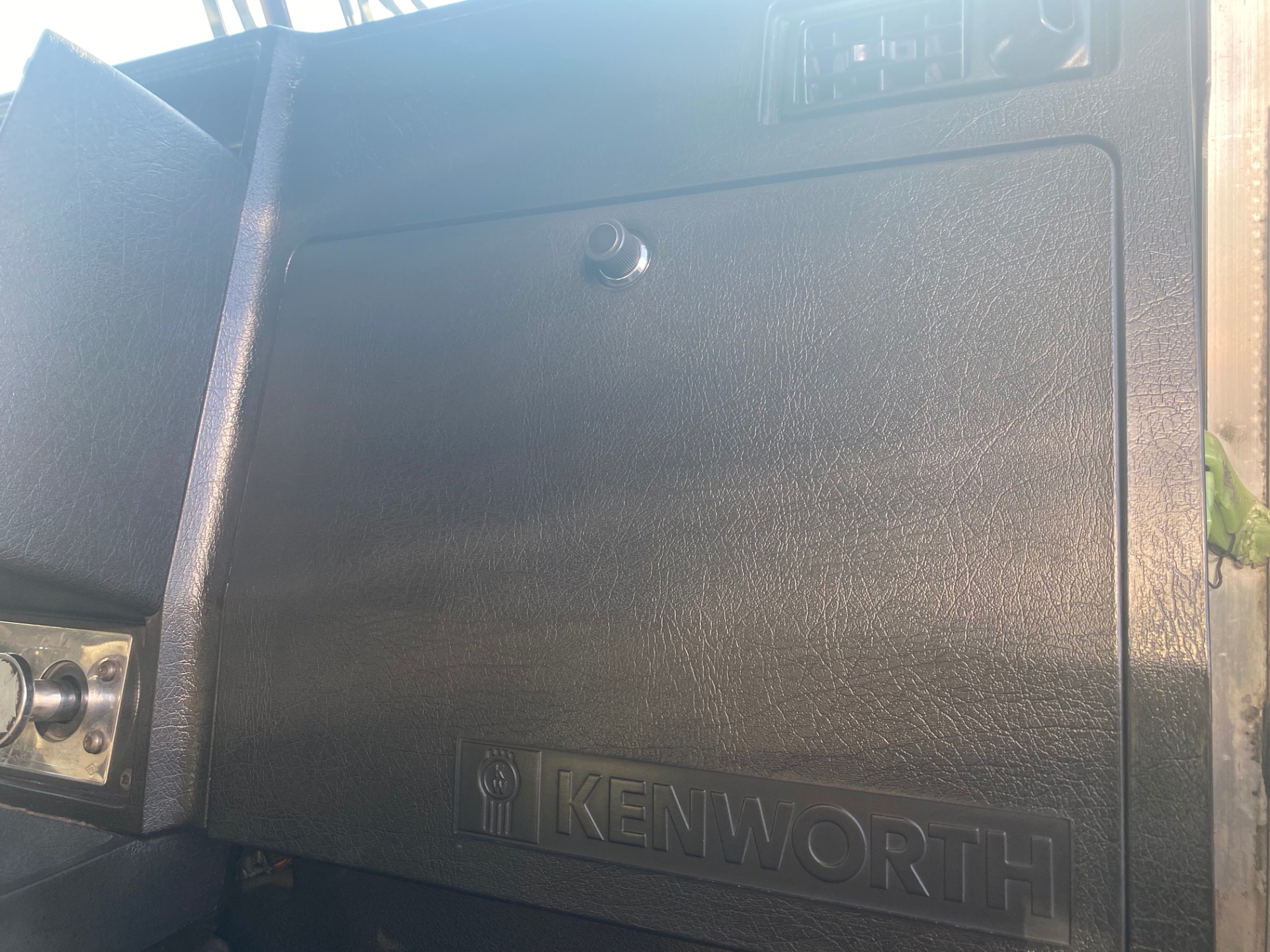 Used-1997-Kenworth-W900