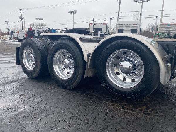 Used-2009-Peterbilt-388-Truck-Tractor