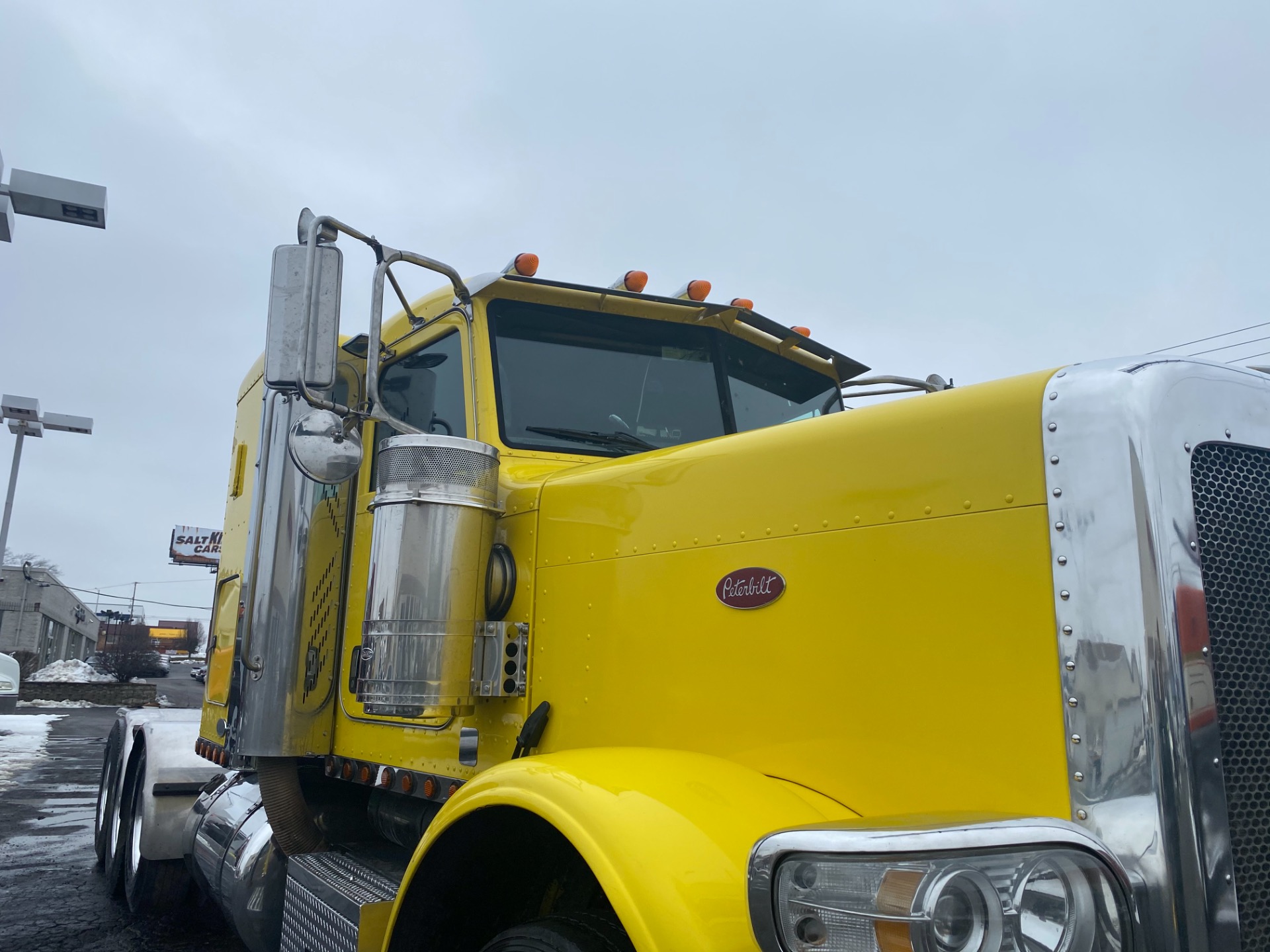 Used-2009-Peterbilt-388-Truck-Tractor