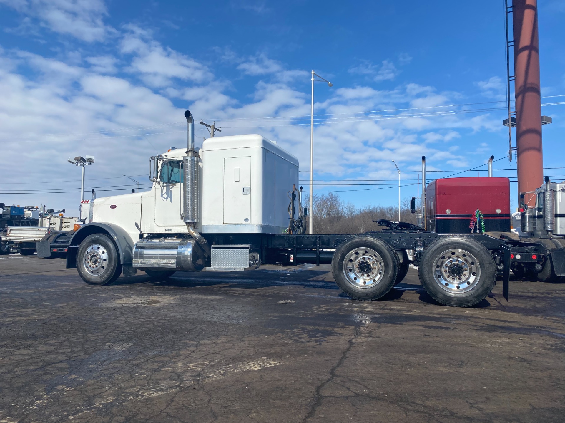 Used-2004-Peterbilt-379-Truck-Tractor