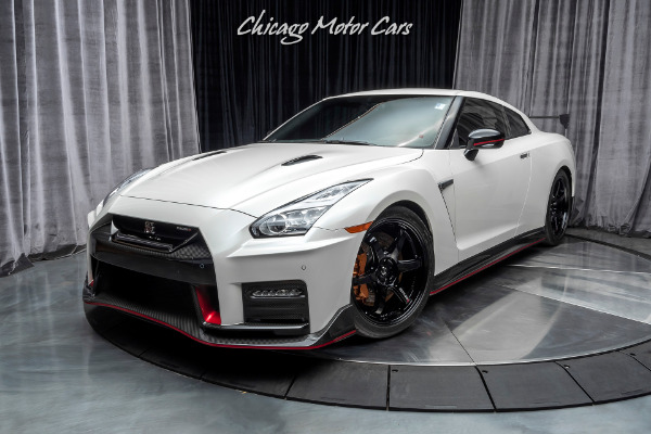 Used 2017 Nissan GT-R NISMO Coupe RARE MODEL! CARBON FIBER LOADED! for sale Sold at Chicago Motor Cars in West Chicago IL 60185 2
