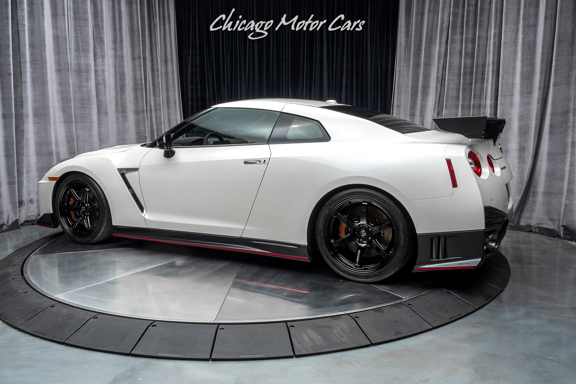 Used-2017-Nissan-GT-R-NISMO-Coupe-RARE-MODEL-CARBON-FIBER-LOADED