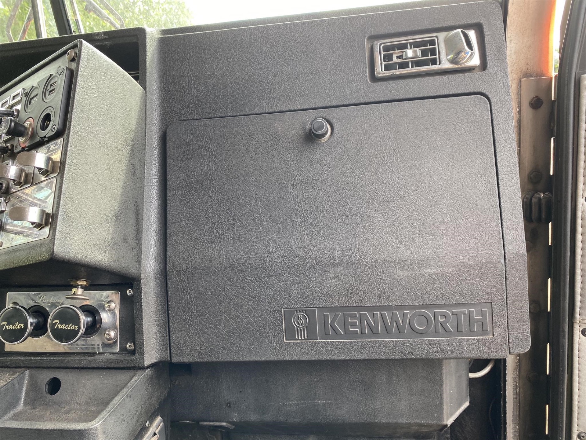 Used-1993-Kenworth-W900B