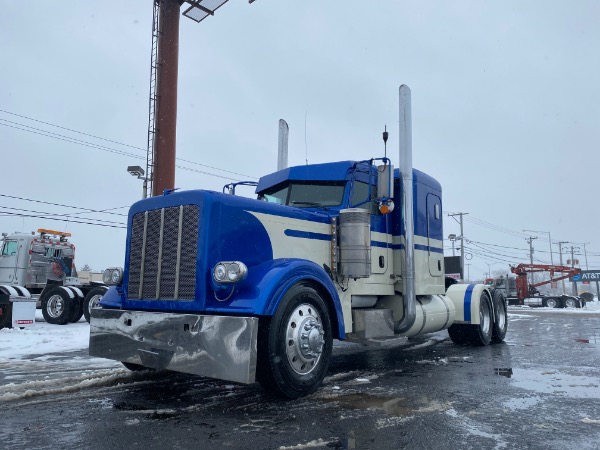 Used-2010-Peterbilt-389