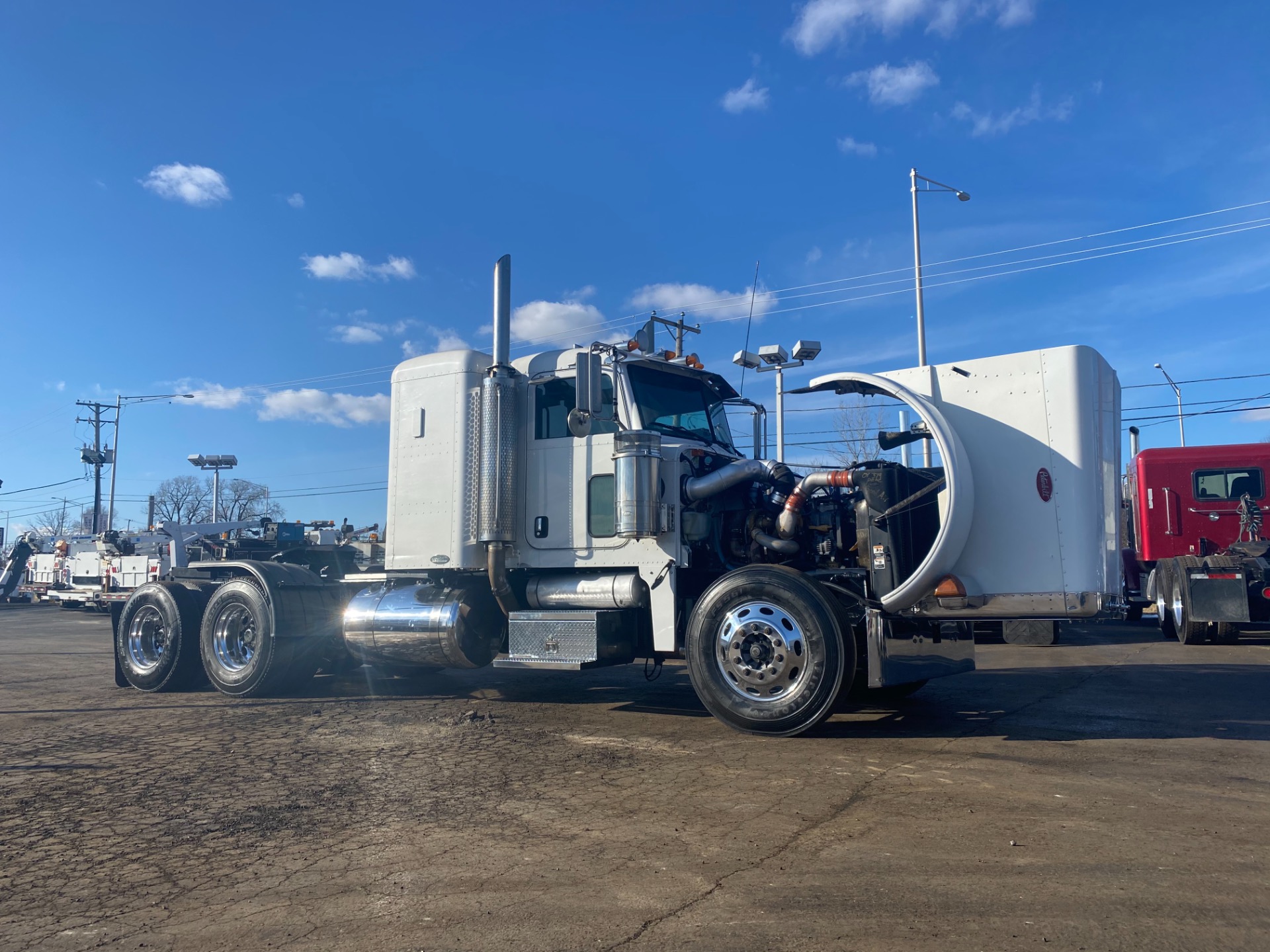 Used-2005-Peterbilt-379-Truck-Tractor