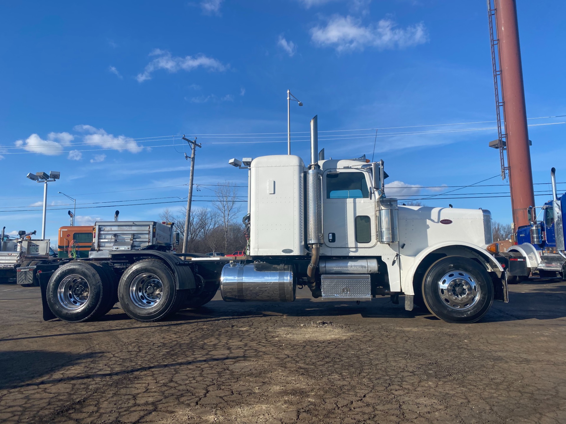 Used-2005-Peterbilt-379-Truck-Tractor