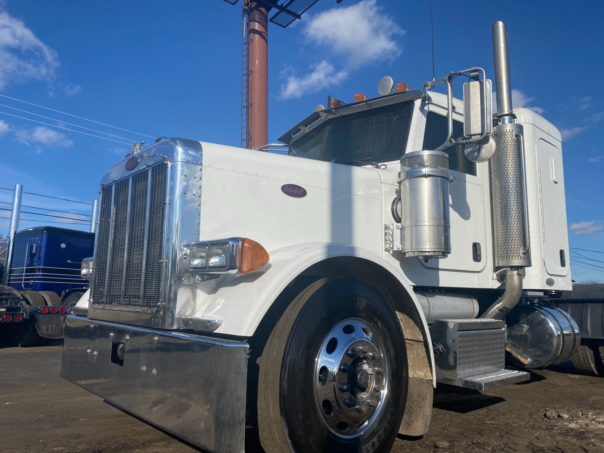 Used-2005-Peterbilt-379-Truck-Tractor