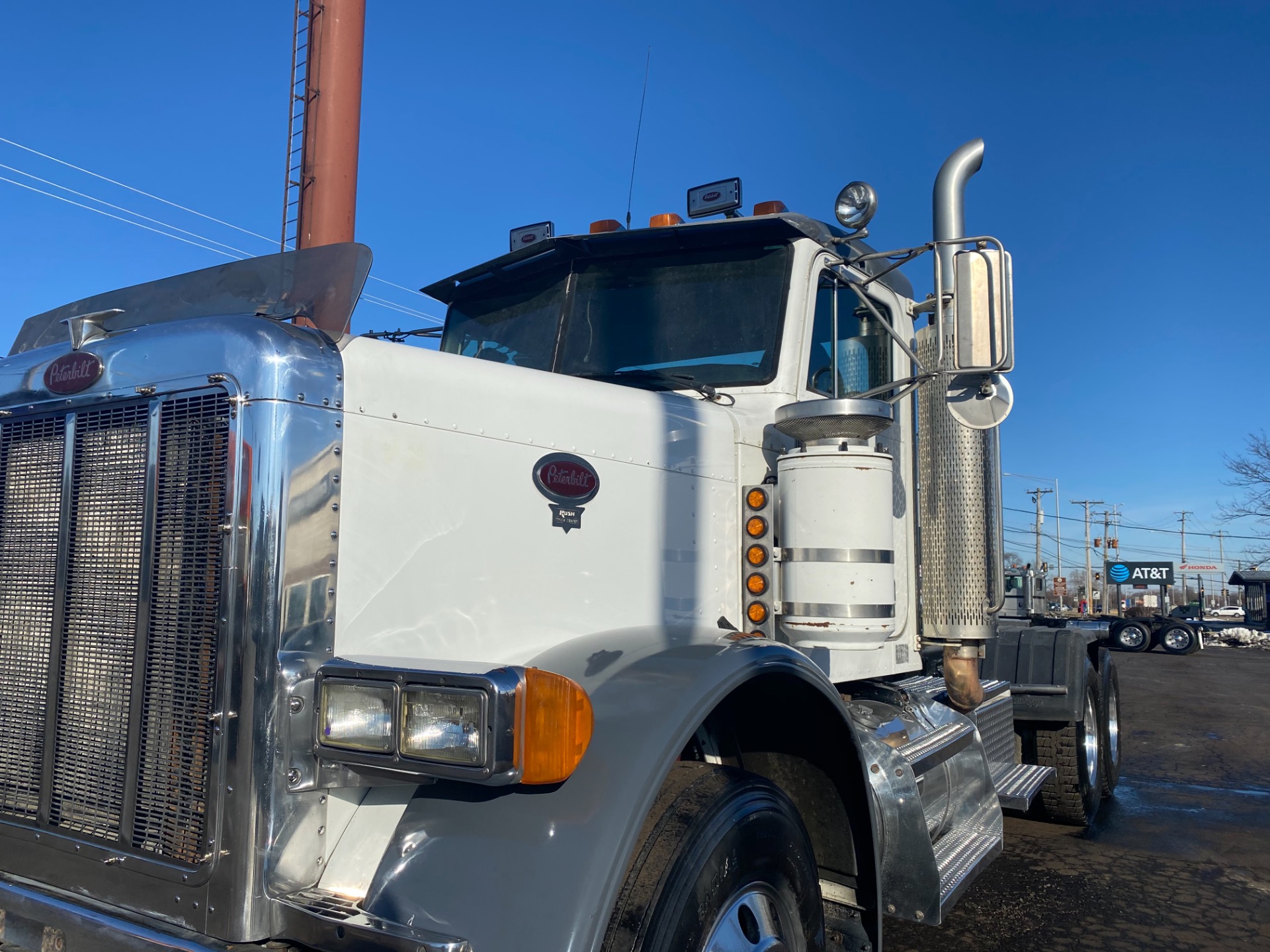 Used-2001-Peterbilt-379-Truck-Tractor