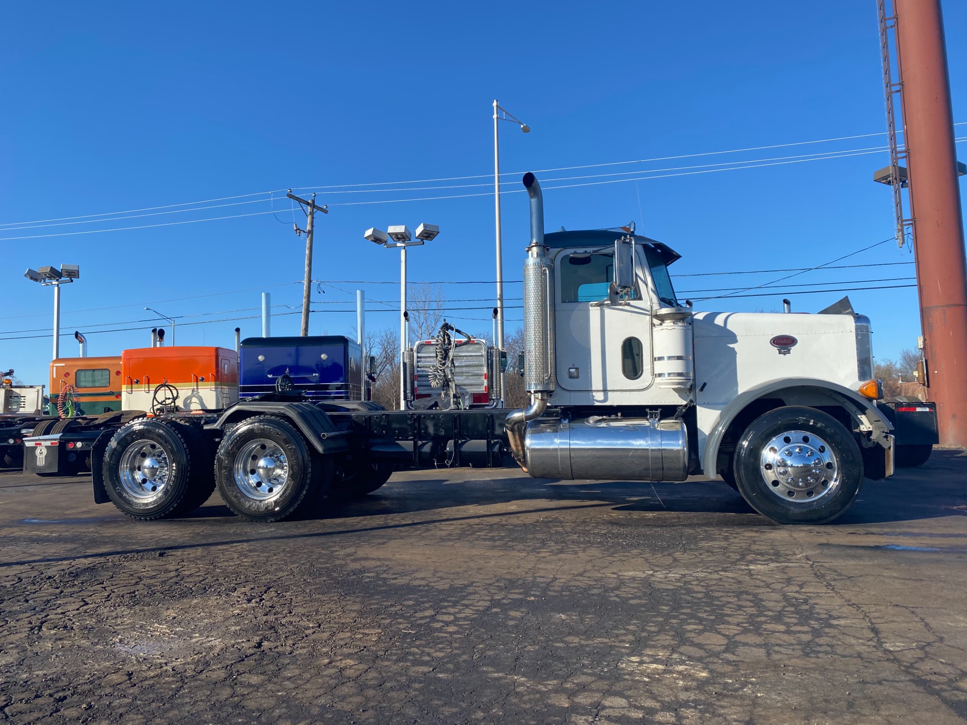 Used-2001-Peterbilt-379-Truck-Tractor