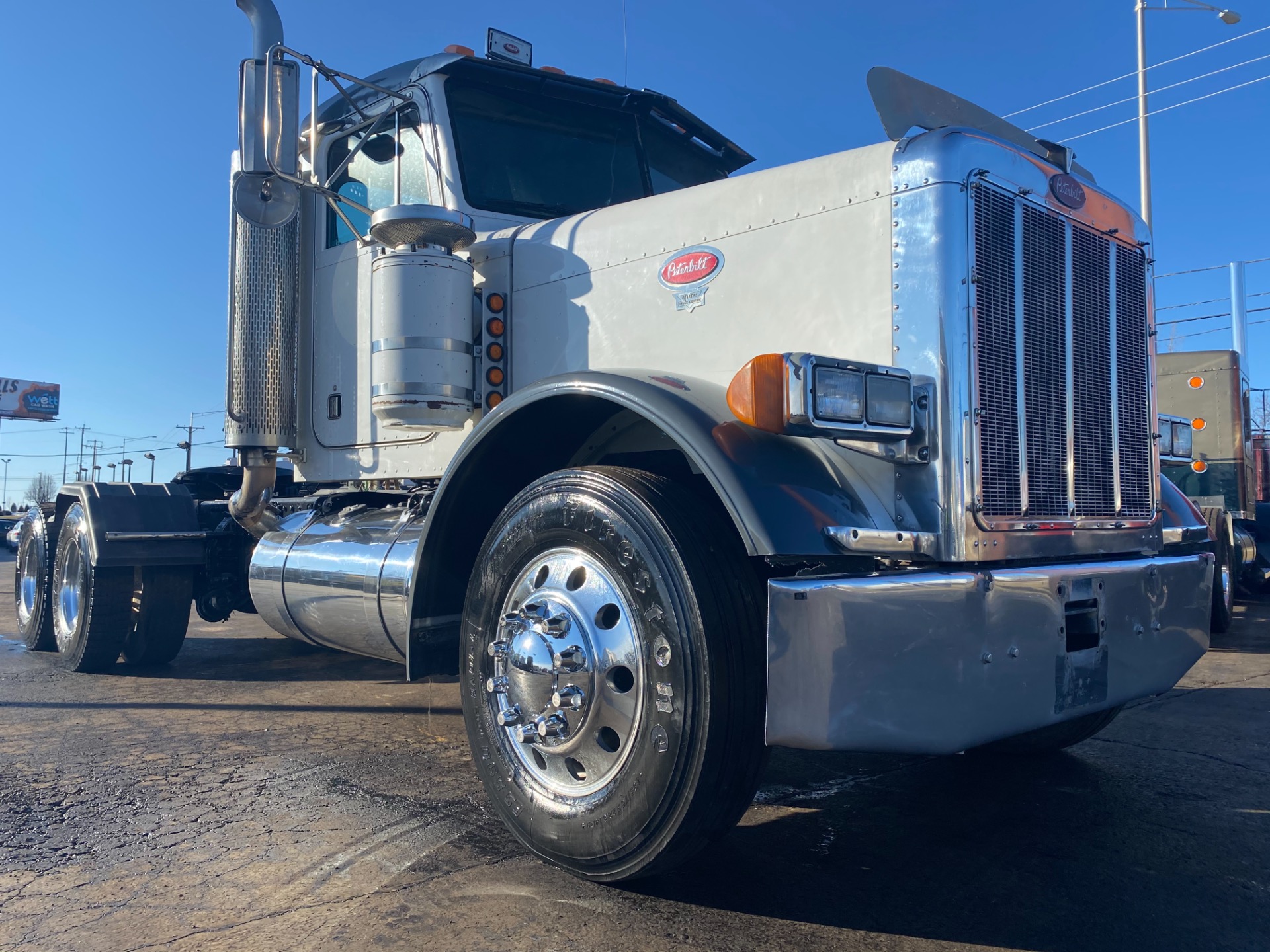 Used-2001-Peterbilt-379-Truck-Tractor