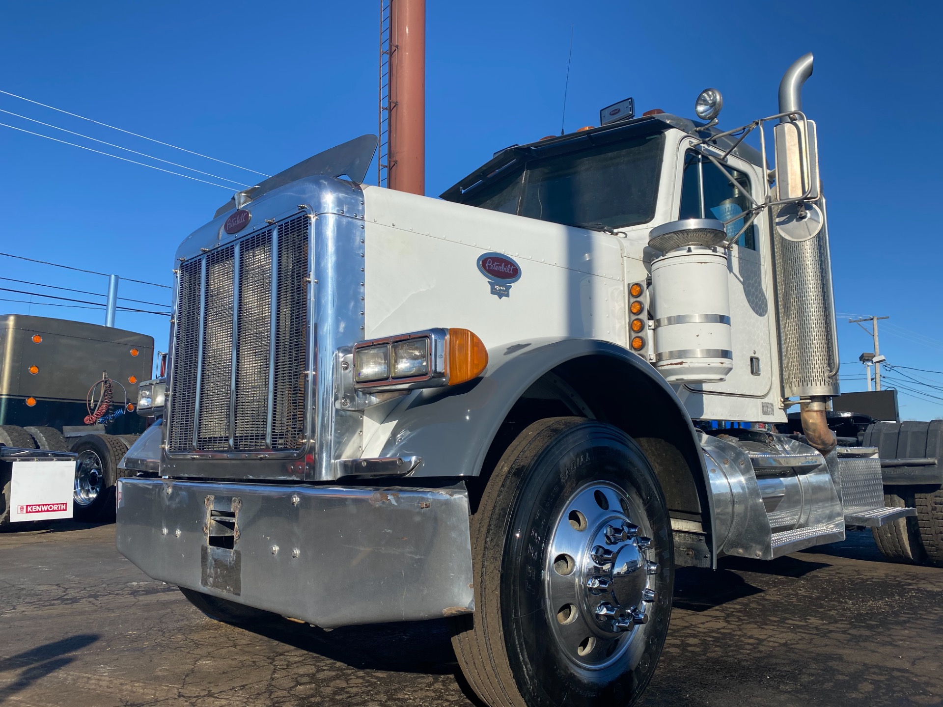 Used-2001-Peterbilt-379-Truck-Tractor