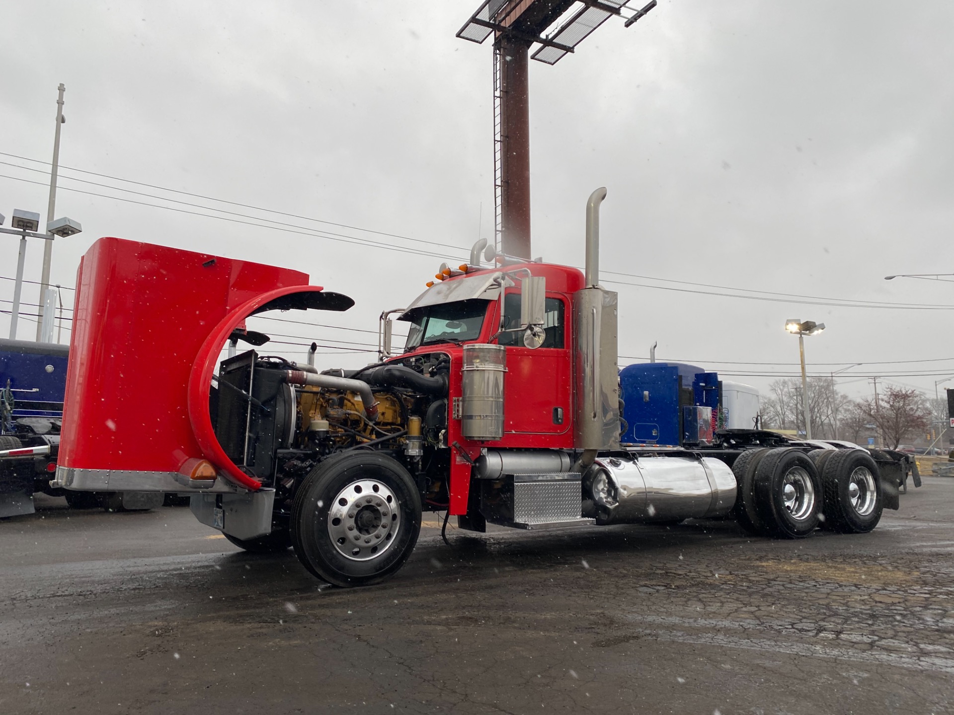 Used-2007-Peterbilt-379-Day-Cab---CAT-C-15---SUPER-CLEAN