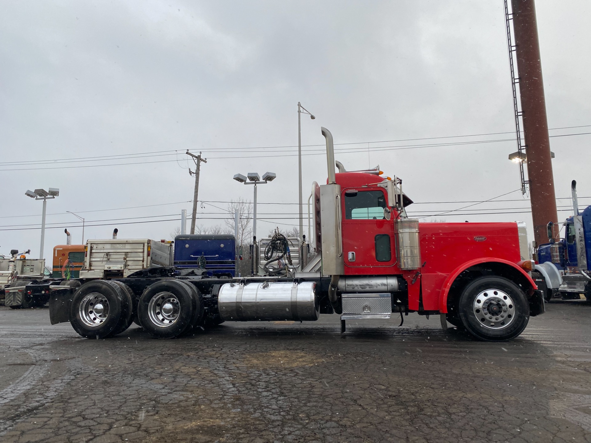 Used-2007-Peterbilt-379-Day-Cab---CAT-C-15---SUPER-CLEAN