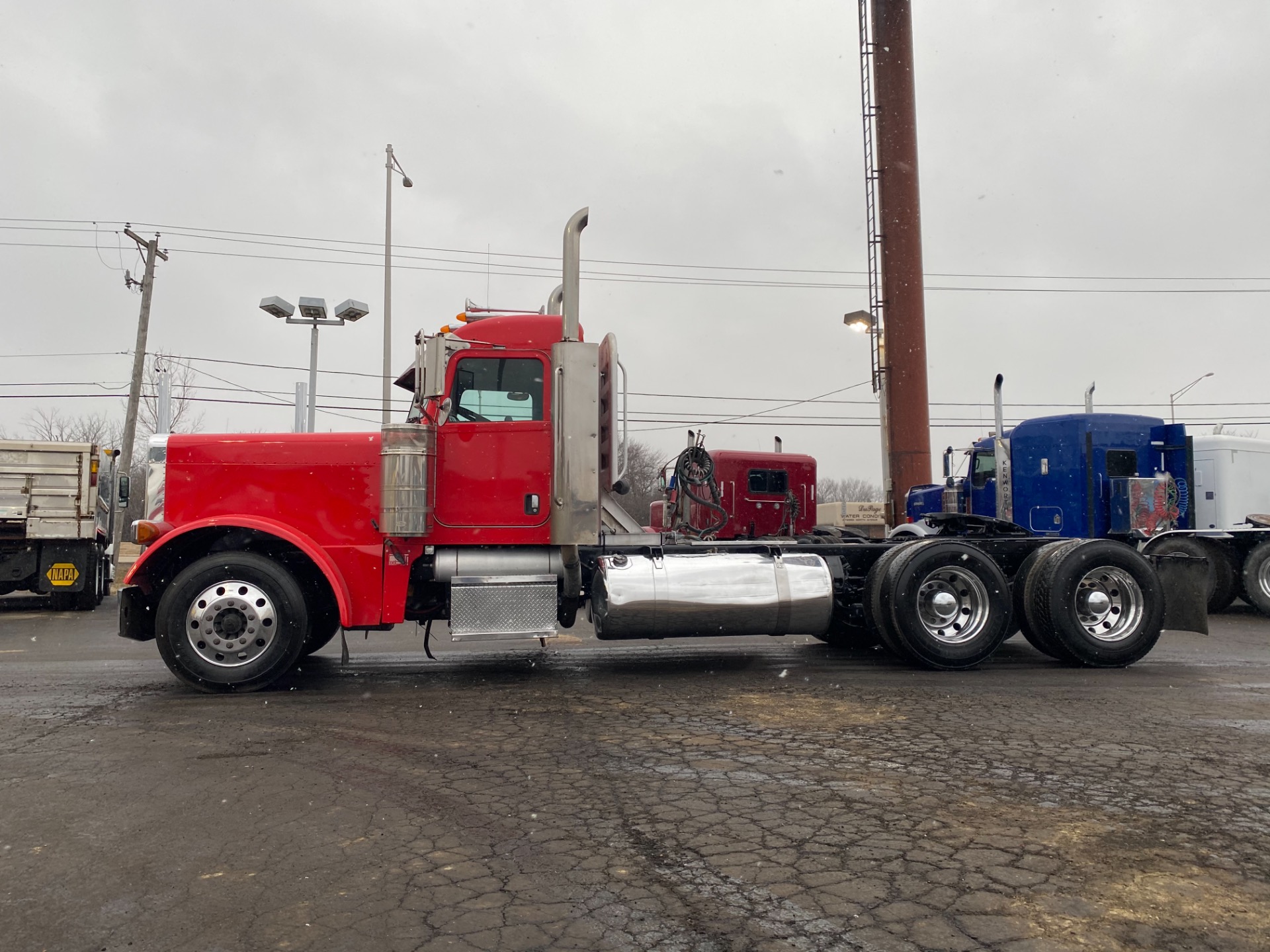 Used-2007-Peterbilt-379-Day-Cab---CAT-C-15---SUPER-CLEAN