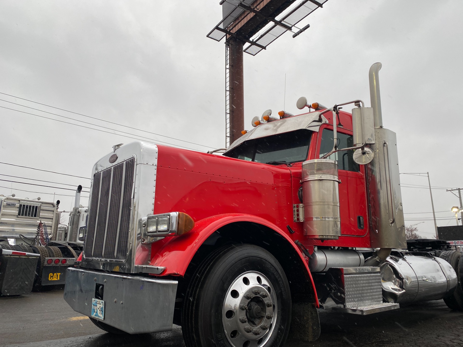 Used-2007-Peterbilt-379-Day-Cab---CAT-C-15---SUPER-CLEAN